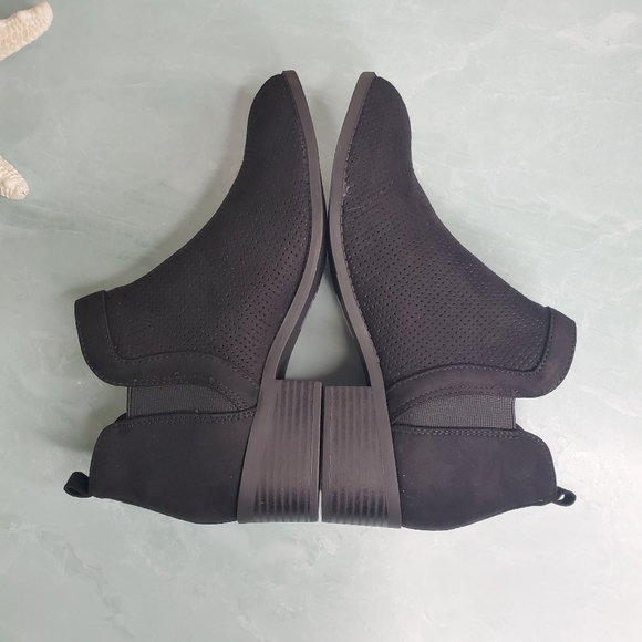 New! Black Suede Side V Cut Ankle Bootie - Picture 4 of 6